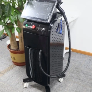 Macchina depilazione indolore 755/808nm/1064nm laser a diodi soprano ghiaccio titanio - Foto 1 di 18