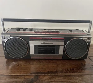 Toshiba RT-SF2 AM/FM/TV BOOMBOX AS IS Radio Works Cassette Does NOT - Picture 1 of 11