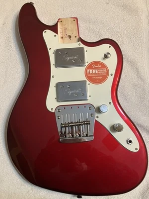 Cuerpo de bajo Squier Paranormal Rascal rojo metálico completamente cargado Foto 1 de 3