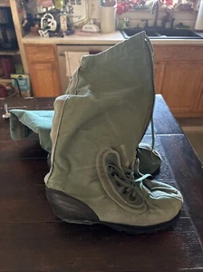 Vintage ladies military Mukluk, Snow, Boots Size Small And Lined - Picture 1 of 5