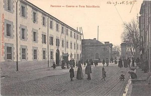 CPA 66 PERPIGNAN BARRACKS AND DOOR SAINT MARTIN - Picture 1 of 1