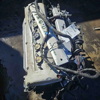 Conjunto de motor/motor JAGUAR XJ6 95 96 97 (4,0 L) sin opción sobrealimentada; VIN 2 Foto 1 de 4