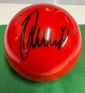 Pelota de billar roja firmada por el campeón mundial de billar Judd Trump 2019 con certificado de autenticidad - Imagen 1 de 3