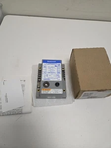 Honeywell S87D 1004 24VAC Direct Spark Ignition Module - Picture 1 of 10