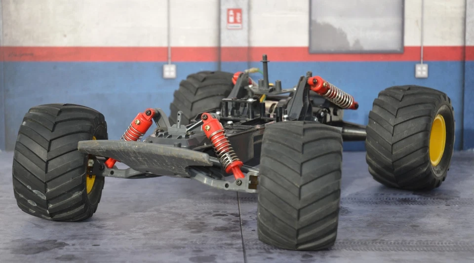 TAMIYA MAD BULL  DT-01  CHASSIS - Bild 1 von 4