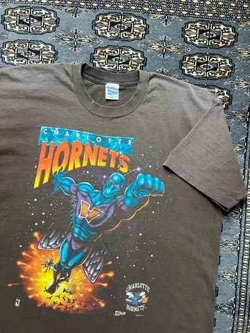 Vtg Charlotte Hornets Salem Sportswear Superhero Graphic Shirt Size XL Cover