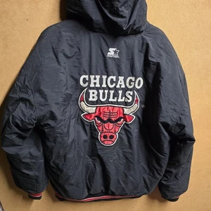 VINTAGE Starter Chicago Bulls Jacket Mens Medium Black Full Zip Hood Puffer 90s - Picture 1 of 9
