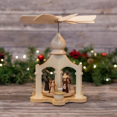 金字塔大教堂风格圣诞 — 第 1/4 张图片