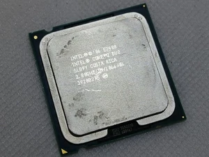 ✔️ INTEL CORE 2 DUO E7400 @ 2.80GHz LGA775 SLGQ8 SLGW3 - UK SELLER - Picture 1 of 2