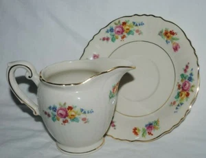 Syracuse China, Federal Shape, creamer, matching saucer - Picture 1 of 4