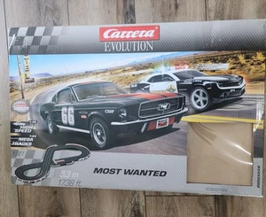 RAR Carrera Evolution Most Wanted 1/24 Slotcar Set - Mustang & #014 Polizeiauto - Bild 1 von 12