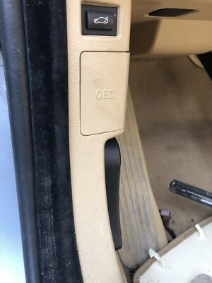 2006-2011 BMW E90 E93 E92 E91 330i 335 335i 328i 325i 335d 323i M3 OBD CAP COVER - Image 1 of 4