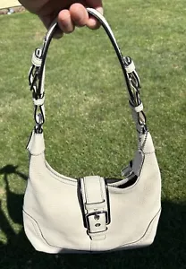 Borsa a tracolla COACH Hampton avorio in pelle ciottolata fibbia patta cinturino hobo - Foto 1 di 12