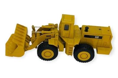 Ertl Cat 988B Die Cast Loader Very Good Condition Measures 8-1/2 inches long - Image 1 of 4