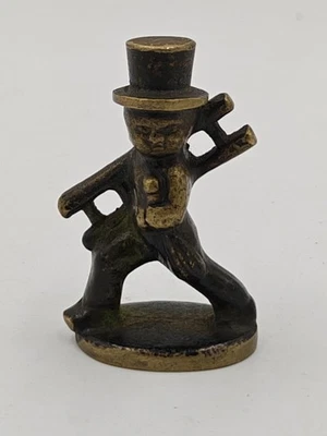 ¿Latón vintage? ¿Bronce? Escalera de transporte de barrido de chimenea y escoba pequeña de 2+" de alto  Foto 1 de 4