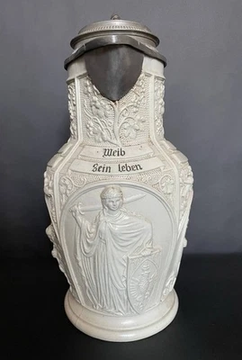 Antiker Jugendstil Kermamik Krug mit Henkel und Deckel Zwerg - Reliefmuster- - Bild 1 von 4