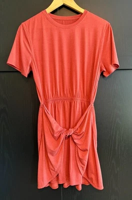 Мини-платье Lululemon Unwind Your Mind Twist Front маленькое розовое повседневное - Изображение 1 из 4