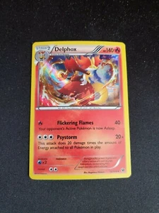 Delphox - Pokémon Fates Collide Holo 2016 Rara #13/124 - SPEDIZIONE GRATUITA - NM - Foto 1 di 2