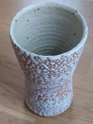 Vase mit ausdrucksstarker Struktur in Naturtönen v finnischem Künstler, NP 25 €  - Bild 1 von 4