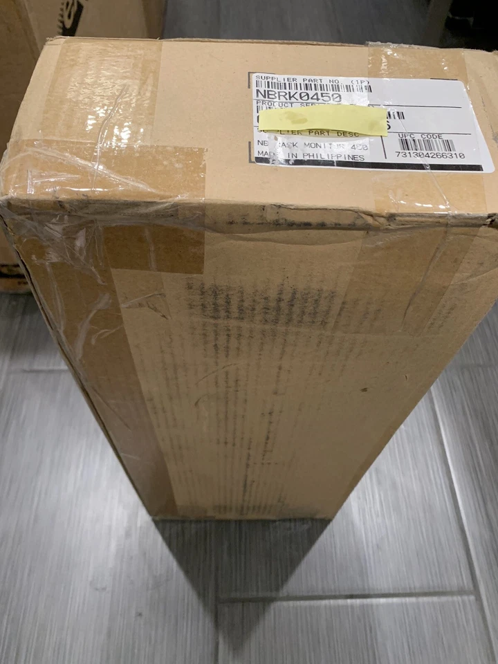 APC NBRK0450 NetBotz Rack Monitor 450 100-240V - Image 1 of 3