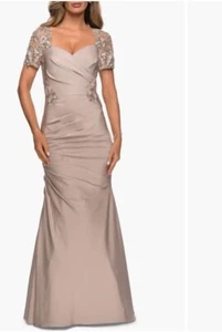 Neu La Femme Satin-Trompetenkleid mit Spitze hinten in Champagner Größe 8 Einzelhandel 565 $ - Bild 1 von 11