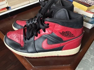 Mike Air Jordan 1 Mid Banned Bred Size 8 Very Nice Well Kept Used Pair - Picture 1 of 14