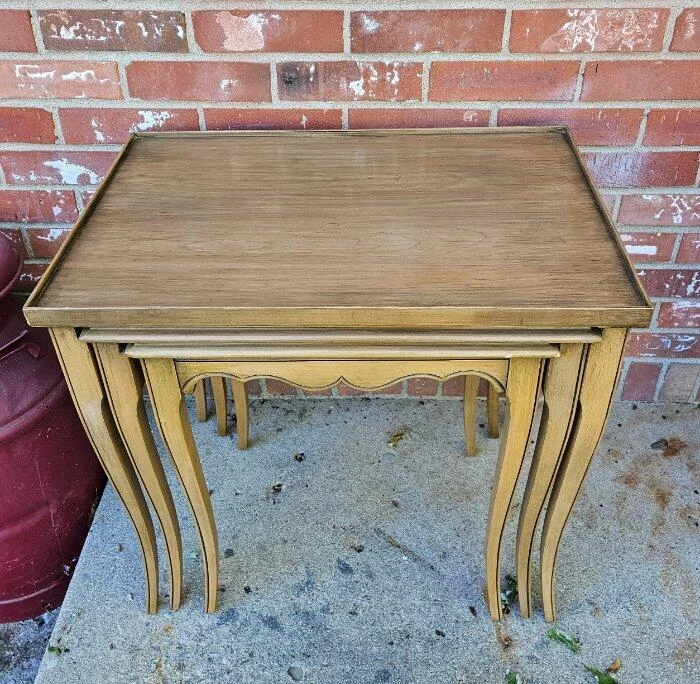 Mesas de anidación estilo Luis XV de colección IMPERIAL GRAND RAPIDS soportes para helechos de plantas Foto 1 de 4