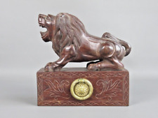 Statua legno leone intagliato scultura con fregio ottone soprammobile vintage XX