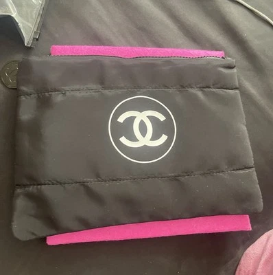 BOLSA DE COSMÉTICOS DE MAQUILLAJE DE BELLEZA CHANEL BOLSA ACOLCHADA HINCHADA GRANDE NEGRA SE ENVÍA HOY ✅ Foto 1 de 3