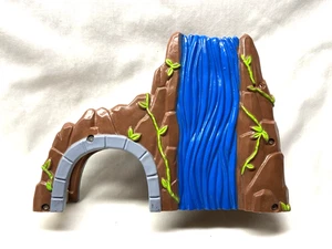 Thomas Train / Brio Compat Raised Wood Track Waterfall Mountain Tunnel Overpass - Picture 1 of 6
