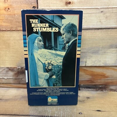 The Runner Stumbles VHS VCR Video Tape Used Key Video Foto 1 de 4