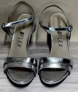 Life Stride Size 7M Fab Flex Miracle Open Toe Metallic Faux Leather Sandal - Picture 1 of 9