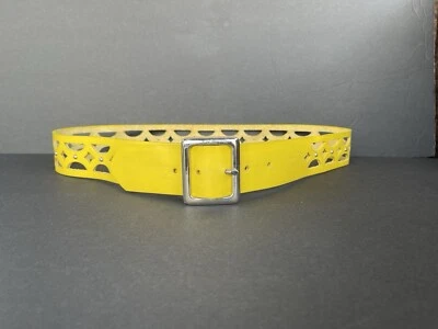 Cinturón de cuero vintage Nyovee Joed amarillo recortado. Tachuelas plateadas talla 36 Foto 1 de 4