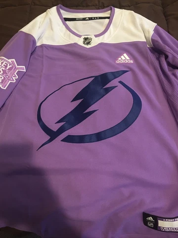 Tampa Bay Lightning Hockey Fights Cancer Adidas Purple Jersey Hockey NWT Size 56 Cover