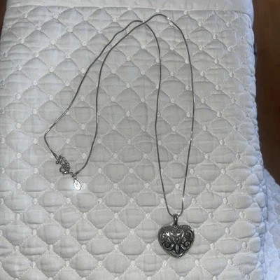 Collar Filigrana Corazón Distintivo Cookie Lee Foto 1 de 4