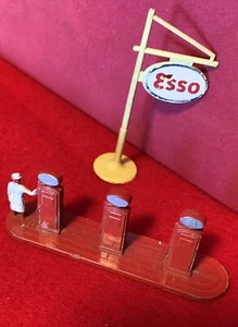VINTAGE LESNEY/MATCHBOX AP-1 GAS PUMPS AND ESSO SIGN - Picture 1 of 3