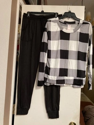 Secret Treasure Black & White Plaid Hacci Knit Pajama Jogger Pants & Top Size S - Image 1 of 4