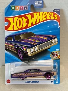 Neu in Verpackung 2025 Hot Wheels Mainline Layin' Lowrider 223/250 Purple Celebration Racers - Bild 1 von 5
