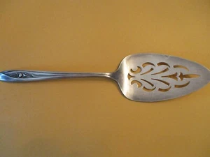 1956 SILVER TULIP BY INTERNATIONAL SILVER CAKE SERVER SILVERPLATED - Picture 1 of 6