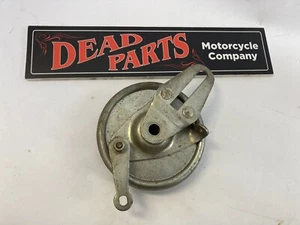 Conjunto de placa de respaldo de freno de tambor Harley NOS Aermacchi con palanca de zapatas de resortes - Imagen 1 de 4