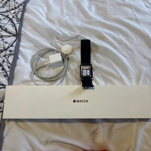 Apple Watch Series 1 38mm Aluminum w/ A Black Band Smart Watch MNNG2LL/A - Zdjęcie 1 z 5