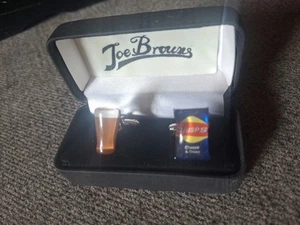 PINT LAGER & PÄCKCHEN CHIPS NEUHEIT MANSCHETTENKNÖPFE - Bild 1 von 5