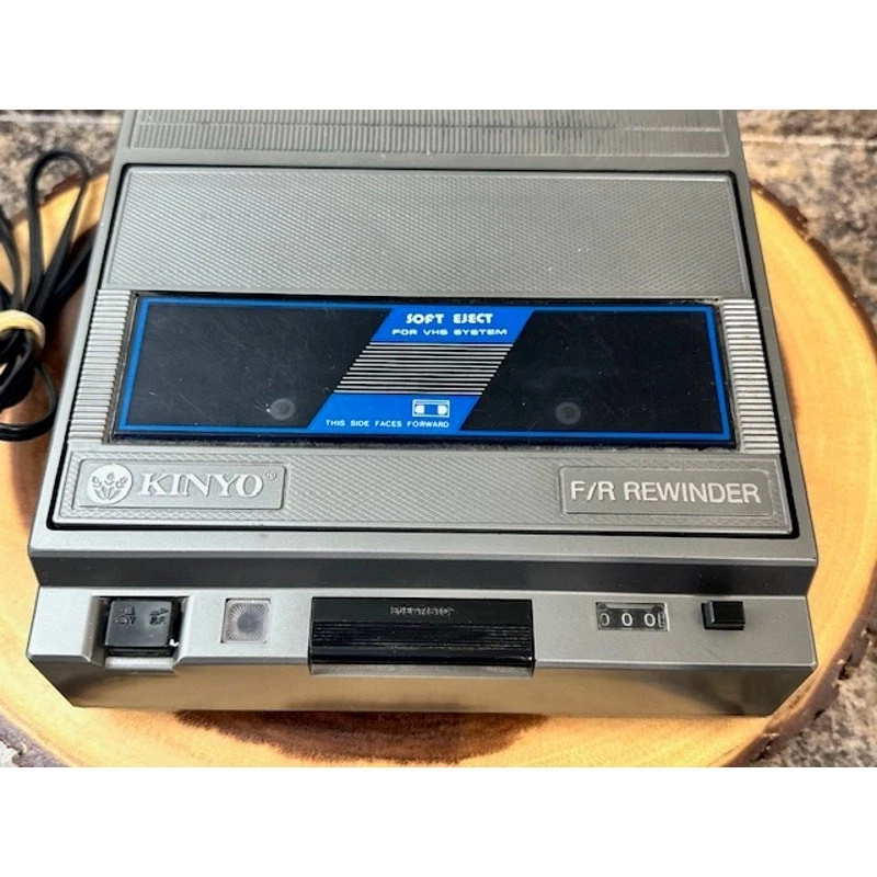 Rebobinadora VHS Kinyo UV-512 80K5 expulsión suave y avance rápido de colección probada funcionando Foto 1 de 4