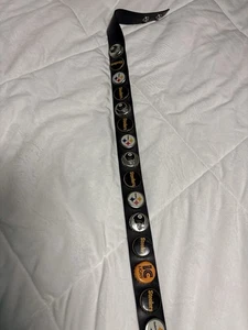 Little Earth Pittsburgh Steelers Cinghia Tappo Bottiglia Regolabile a 36” Nero - Foto 1 di 9