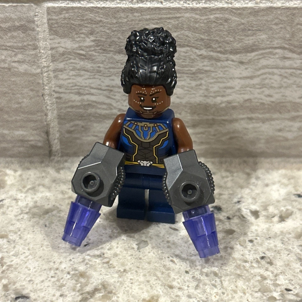 LEGO Shuri Minifigura Vengadores Super Héroes, #76266 (blasters incluidos) Foto 1 de 3