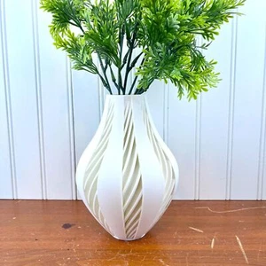 Modern Flower Vase, The Yorio Vase, Multiple Colors - Picture 1 of 6