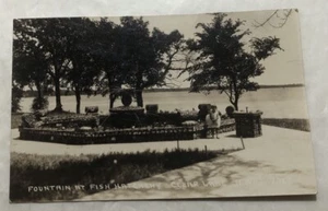 Fountain At Fish Hatchery Clear Lake, Iowa. Postcard (A3) - Picture 1 of 2