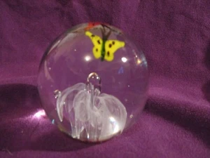 Flower and Butterfly 5cm Glass Paperweight Souvenir Benalmadena Desk Ornament - Picture 1 of 16