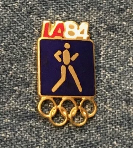 Race Walking Olympic Pin ~ Track & Field ~ blau ~ Piktogramm ~ 1984 Los Angeles ~ LA - Bild 1 von 2