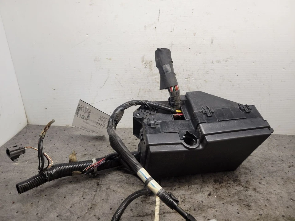 Caja de conexiones de fusibles motor con lámpara de nivel de lavadora se adapta a 10-12 MAZDA CX-7 1633714 Foto 1 de 4